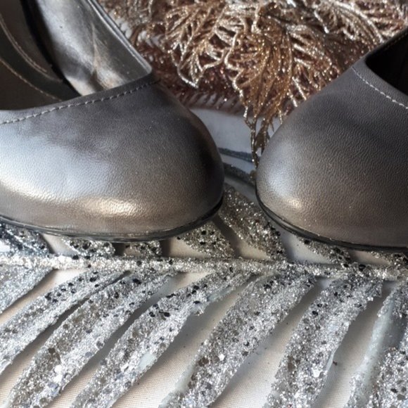 9 Wide Naturalizer Slingback Leather Round Heel - Picture 3 of 8